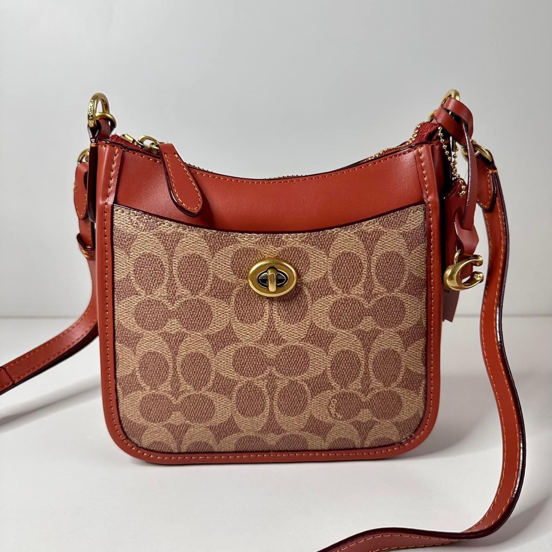 Coach Chaise Crossbody 19 in Signature Canvas, Women's Fashion, Bags