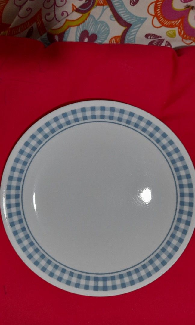 Corelle U.S.A. bigger than a luncheon plate, Furniture & Home Living