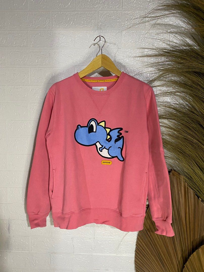 Crewneck Pancoat size S Fesyen Wanita Pakaian Wanita Atasan di Carousell