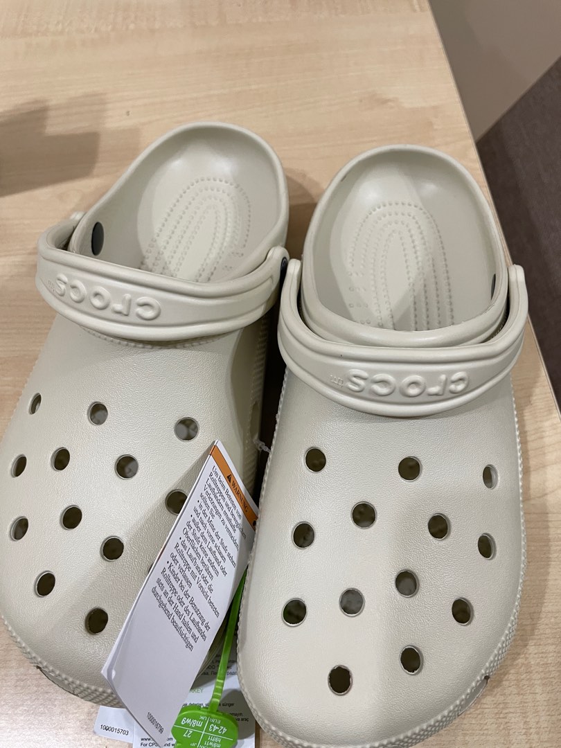 mens classic crocs size 9