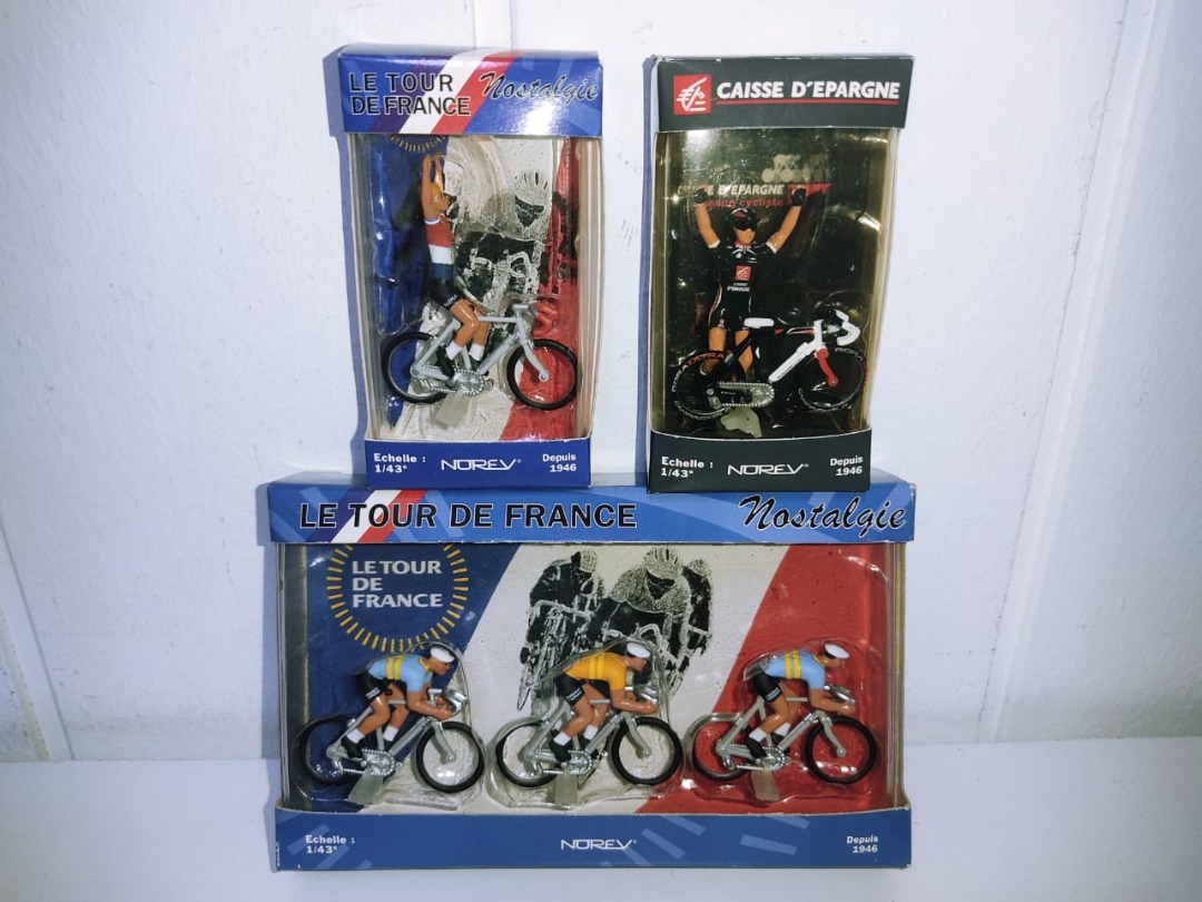 CYCLIST MINIATURE SET LE TOUR DE FRANCE AND CAISSE D'EPARGNE