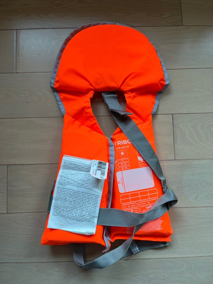 Decathlon Baby Life Jacket (LJ100 100N JR), 運動產品, 其他運動配件 Carousell