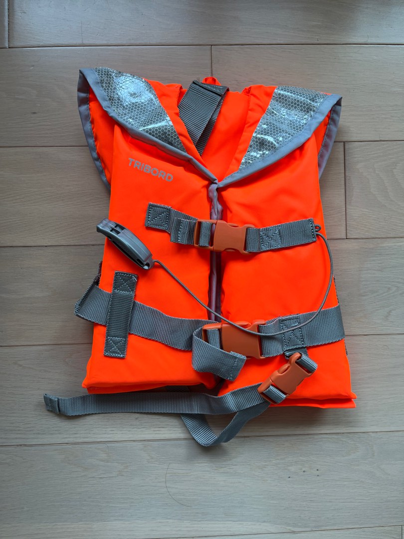 Decathlon Baby Life Jacket (LJ100 100N JR), 運動產品, 其他運動配件 Carousell