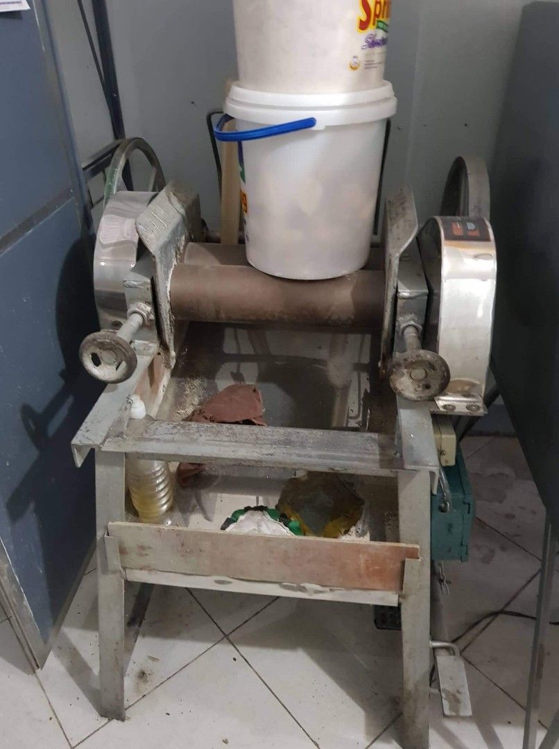 Dough Roller 2HP Dual Belt (Category: Bakeware) located in Quezon City. Submitted by Eyyy30 (Listing ID 1210523299, Image 1). Description: Dough Roller Dimension:34x40x36 inches(LxWxH) -Double belt and Pulley -Stainless Siding/Flooring/Palikpik -Heavy Duty Steel Stand *Kindly check other baking equipment, negotiable pag marami. RFS: wala na magaasikaso bakery Novaliches QC.