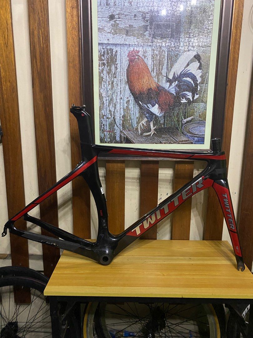 FOR SALE CARBON TWITTER FRAME SET OPEN FOR PARTS OUT, Sports Equipment