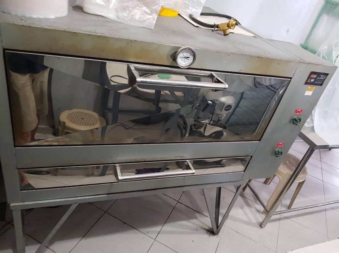 Gas Oven (package) Stainless Banca and Table (Category: Bakeware) located in Quezon City. Submitted by Eyyy30 (Listing ID 1210523873, Image 1). Description: Gas Oven w/ Thermometer, Gas regulator + Wood Pala and other equipment + Stainless Banca 2x4 + Stainless Table 3x6ft *Kindly check other baking equipment, negotiable pag marami. RFS: wala na magaasikaso bakery Novaliches QC.