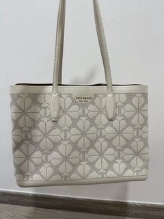 (Category: ) located in . Submitted by dycloset (Listing ID 1210462069, Image 1). Description: .
