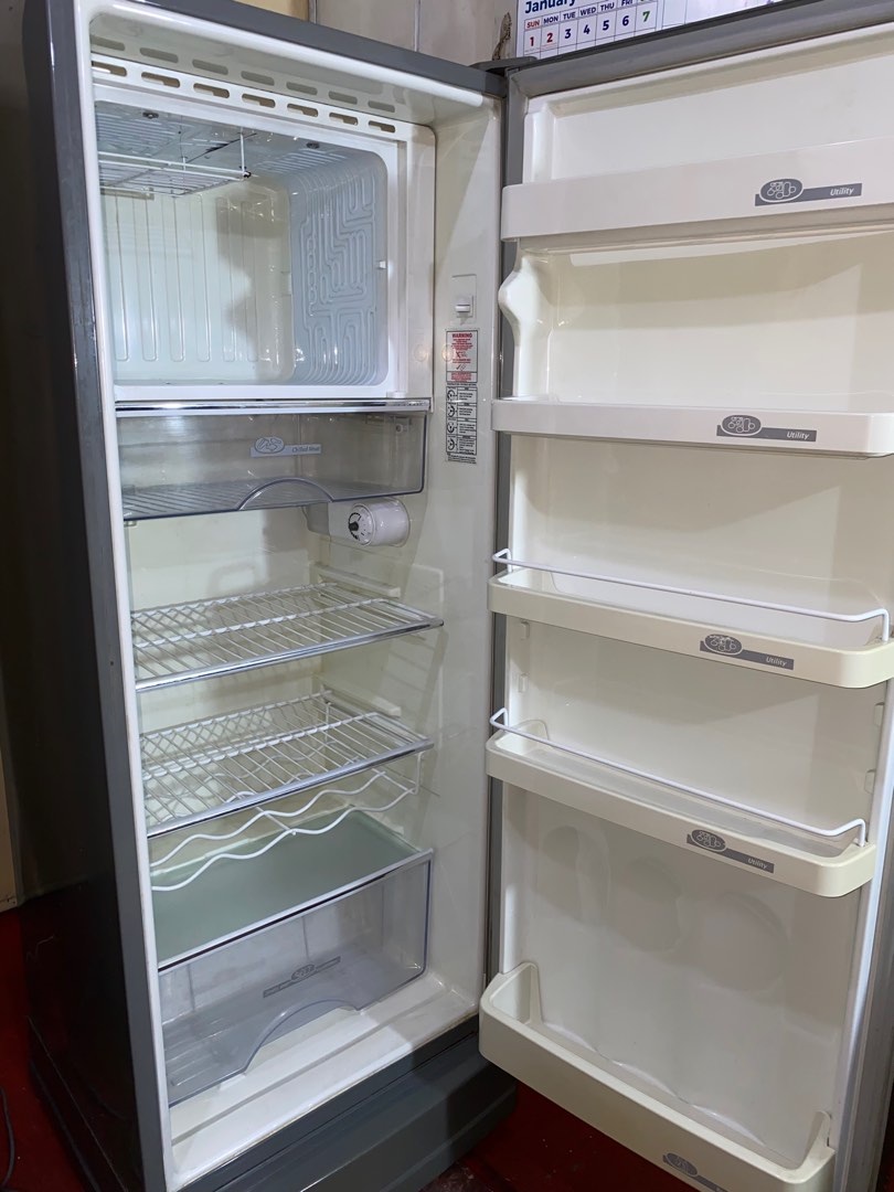 KELVINATOR 7 cubic ft Refrigerator, TV & Home Appliances, Kitchen