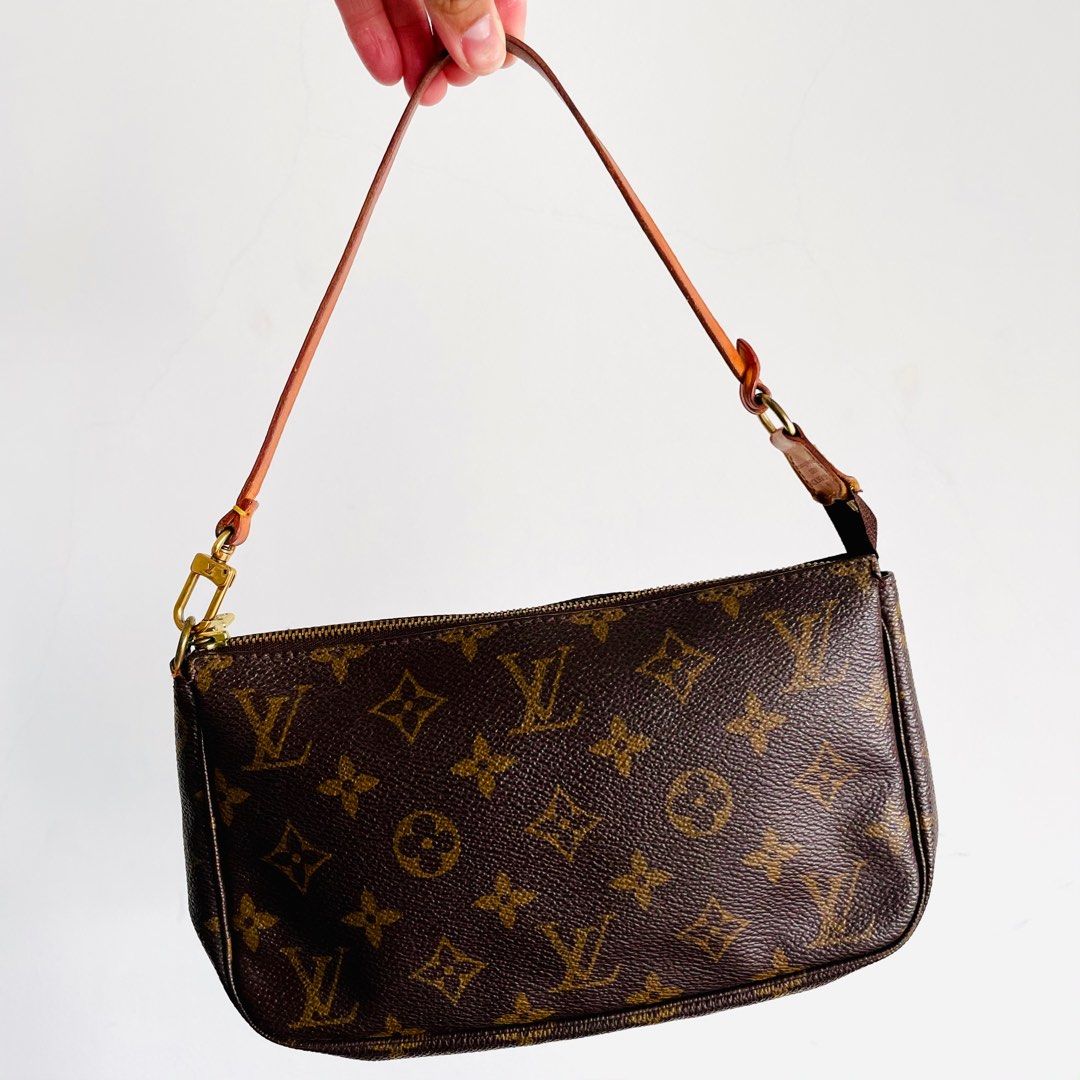 Louis Vuitton LV Vintage Mini Pochette Accessoires Pouch Crossbody Bag,  Luxury, Bags & Wallets on Carousell