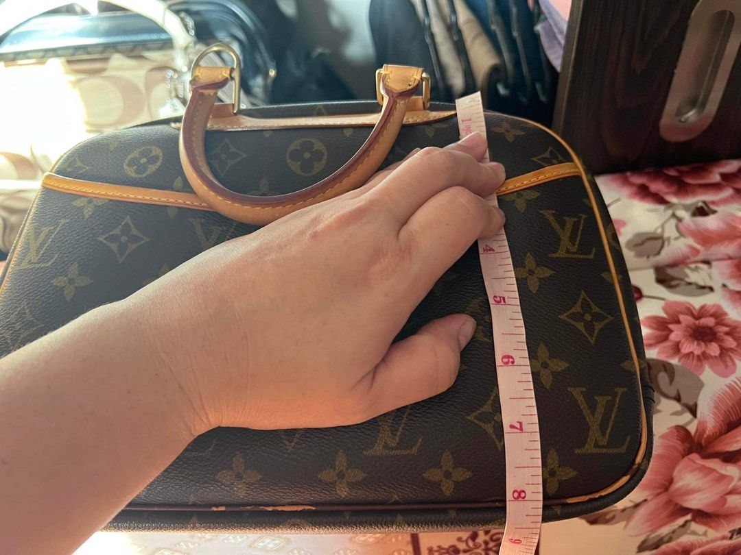 Louis Vuitton Trouville Monogram PM (Category: Luxury Bags & Wallets) located in Marilao. Submitted by vhi3yhn (Listing ID 1210549210, Image 3). Description: Louis Vuitton Trouville ✅ 💯 Original Pre-loved ✅ with lock and keys ✅ In good condition ✅ clean interior ✅ with watermark on the below part but not noticeable.