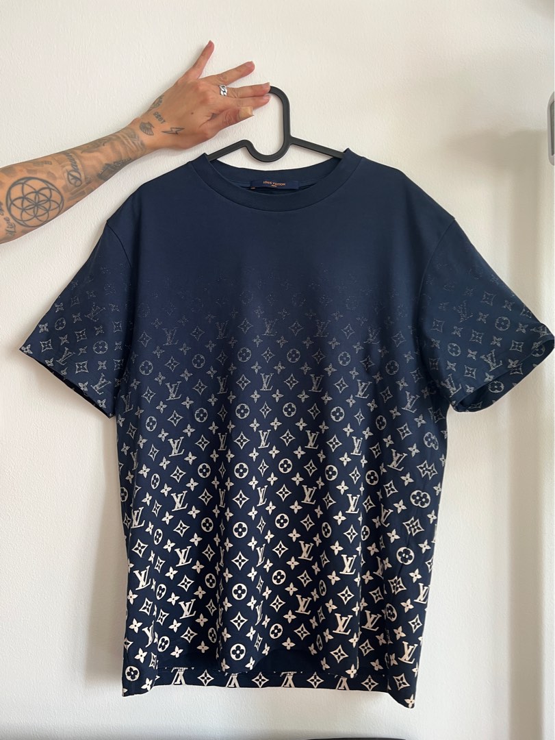 Shop Louis Vuitton Lvse Monogram Gradient T-Shirt (1A9G6Q) by lufine