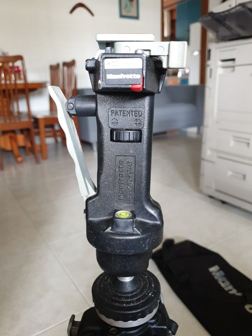 Manfrotto 190B tripod + Manfrotto Pistol Grip Ball Head & Manfrotto