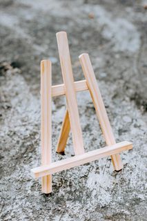 Mini wooden easel stand