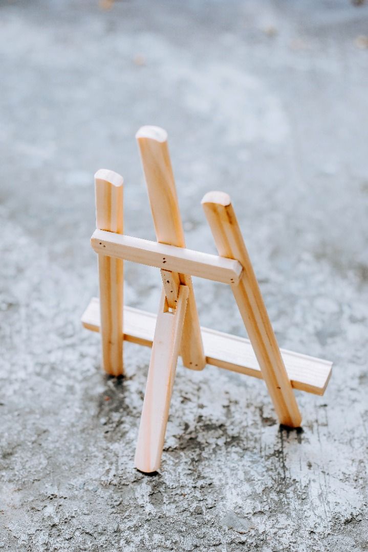 Mini wooden easel stand (Category: Art & Prints) located in Pasig City. Submitted by lee025 (Listing ID 1210429631, Image 2). Description: .