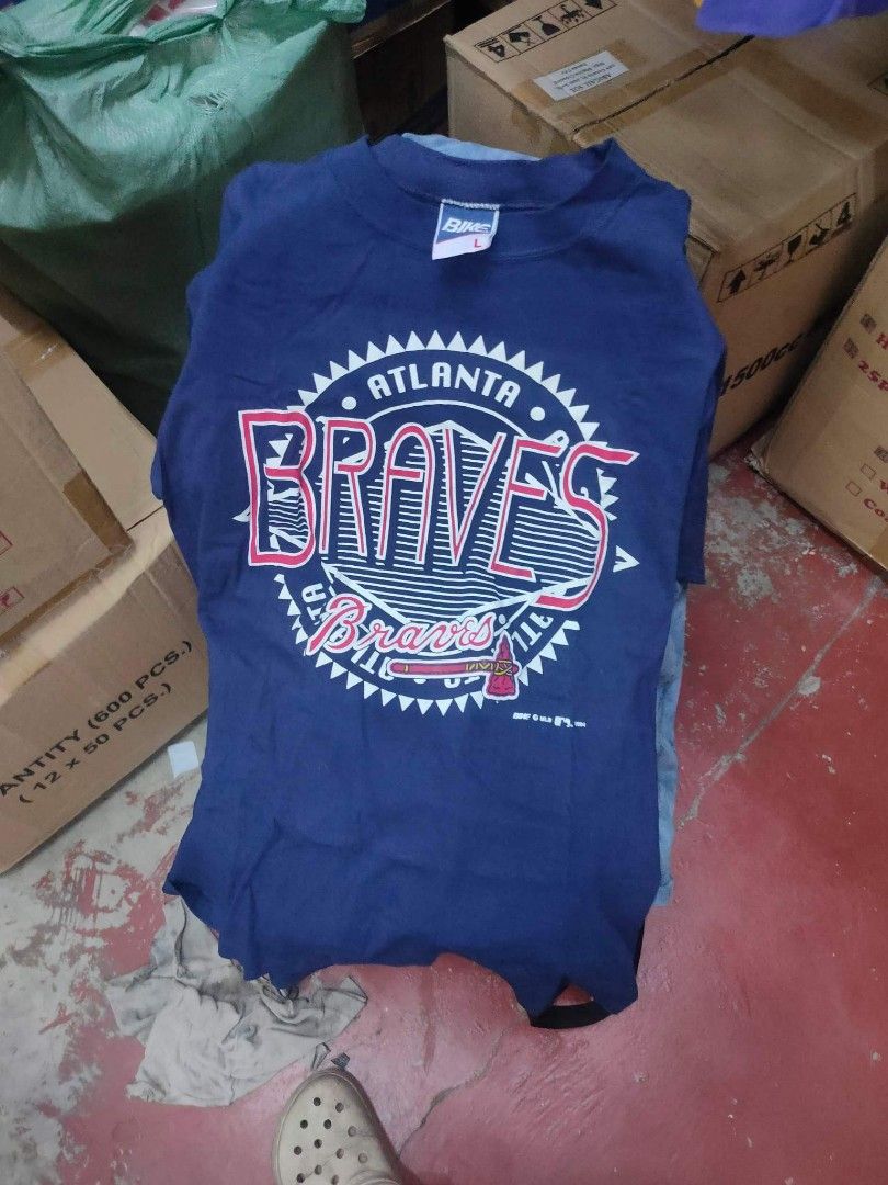 MLB Vintage Single Stitch All the Way (Category: Tshirts & Polo Shirts ) located in Davao. Submitted by troyoh (Listing ID 1210548412, Image 1). Description: MLB Atlanta Braves dated 1994 Single Stitch All the Way size L Money Dimes. Excellent Condition +SF.
