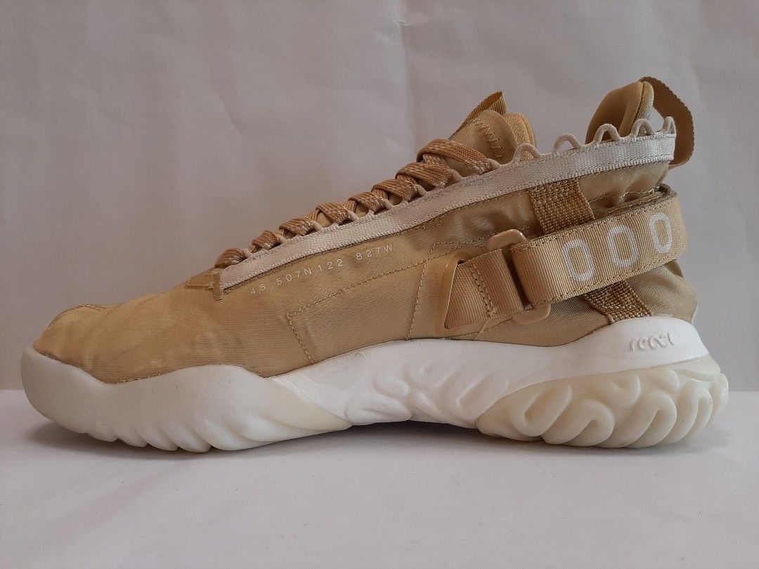 Jordan proto react gold hot sale