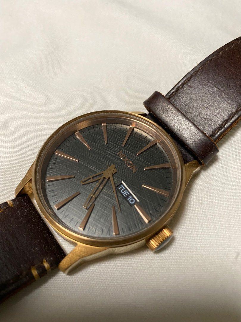 Nixon Sentry Leather (Category: Men's Watches) located in Singapore. Submitted by jy.666 (Listing ID 1210553528, Image 3). Description: Nixon Sentry Leather (Gunmetal) lightly used.