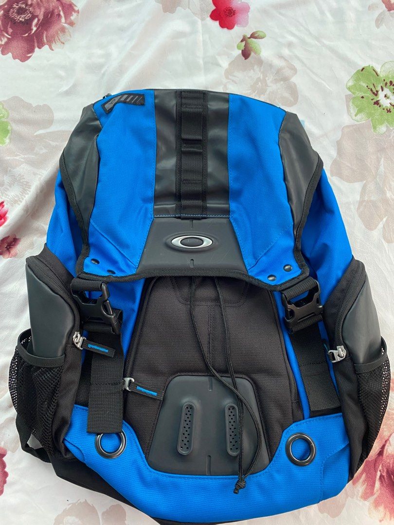 Oakley store gearbox lx