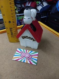 PEANUTS Vintage SNOOPY Doghouse Coin Piggy Bank 1970 United Feature Syndicate l4