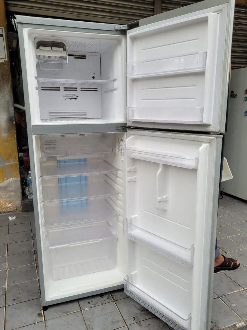 Peti sejuk peti ais fridge Toshiba 2 pintu, TV & Home Appliances