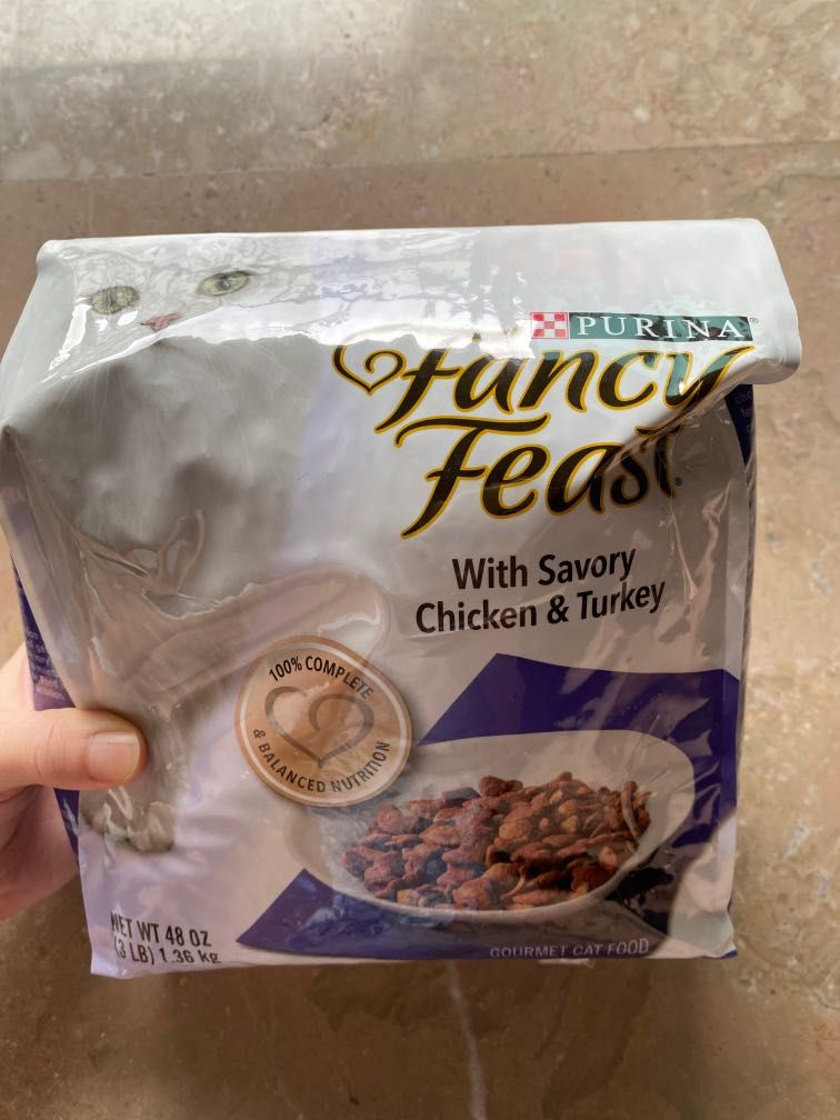 Purina Fancy Feast dry food (savoury chicken and turkey), Pet Supplies