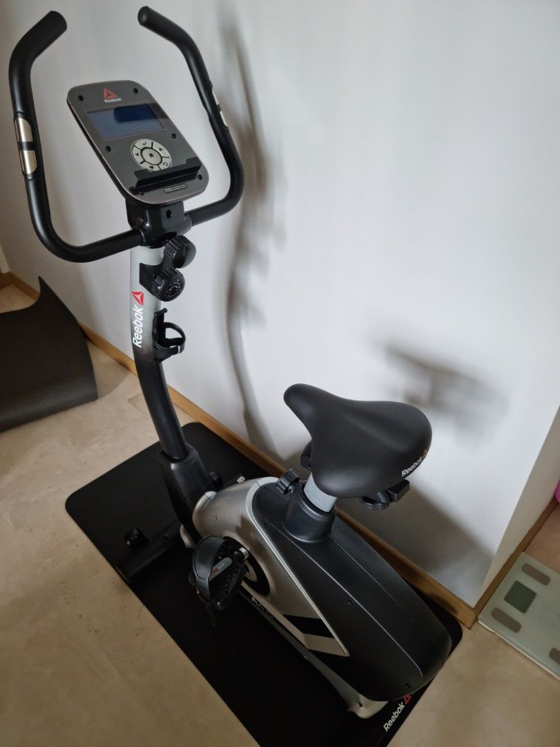 Reebok A4.0 upright exercise bike Indoor Bike Sports Equipment