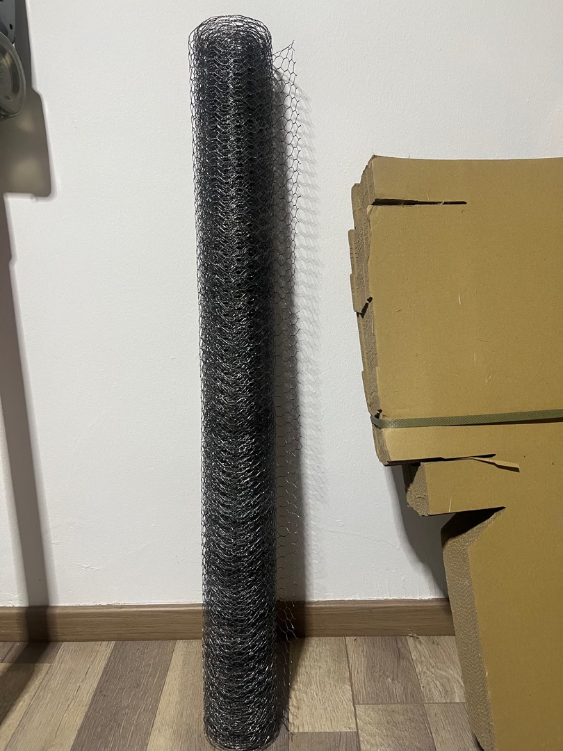 Roll of chicken wire, Furniture & Home Living, Home Improvement