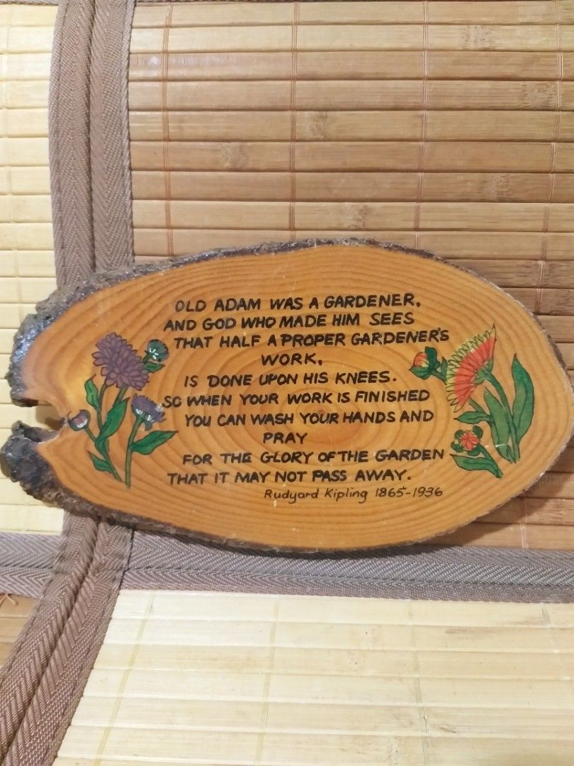 Rustic Wooden Log walldecor (Category: Wall Decor) located in Cavite. Submitted by wishie_collects (Listing ID 1210528277, Image 1). Description: Rustic wood log wall decor Japan / Uk Surplus.
