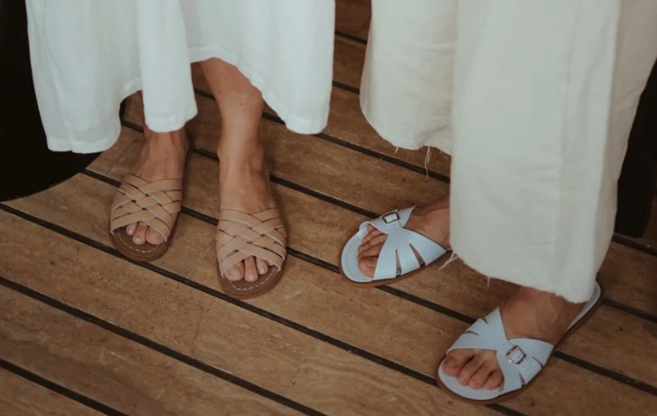 Saltwater retro slides outlet