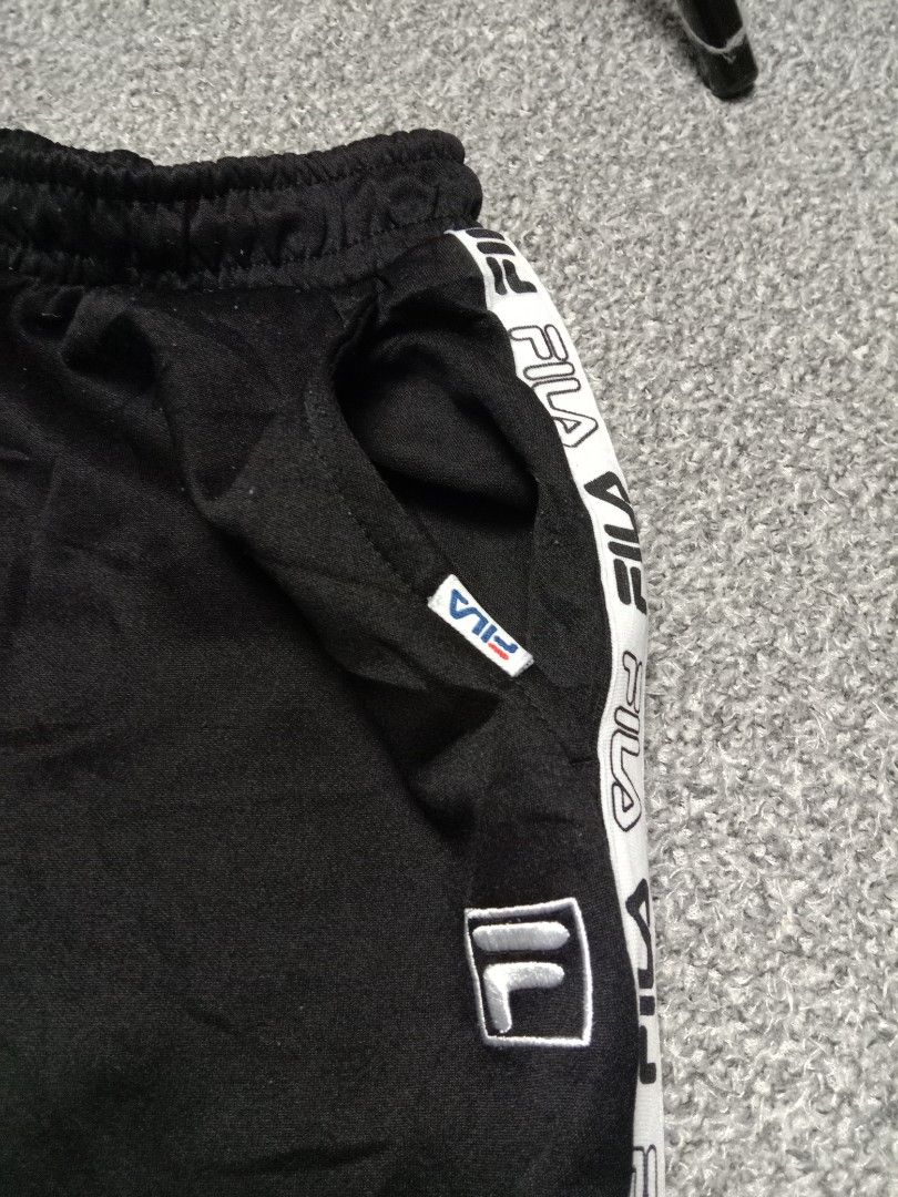 Seluar track pendek 3q fila Men s Fashion Activewear on Carousell