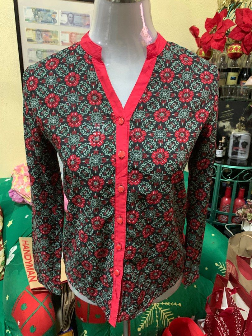 Shapes Long Sleeves Blouse (Category: Blouses) located in Pasig City. Submitted by gracious2021 (Listing ID 1210571402, Image 1). Description: Personal Preloved Seldom used, no flaw RFS: decluttering .