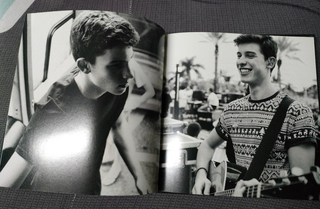 Shawn Mendes Handwritten CD Photo Book, Hobbies & Toys, Music & Media