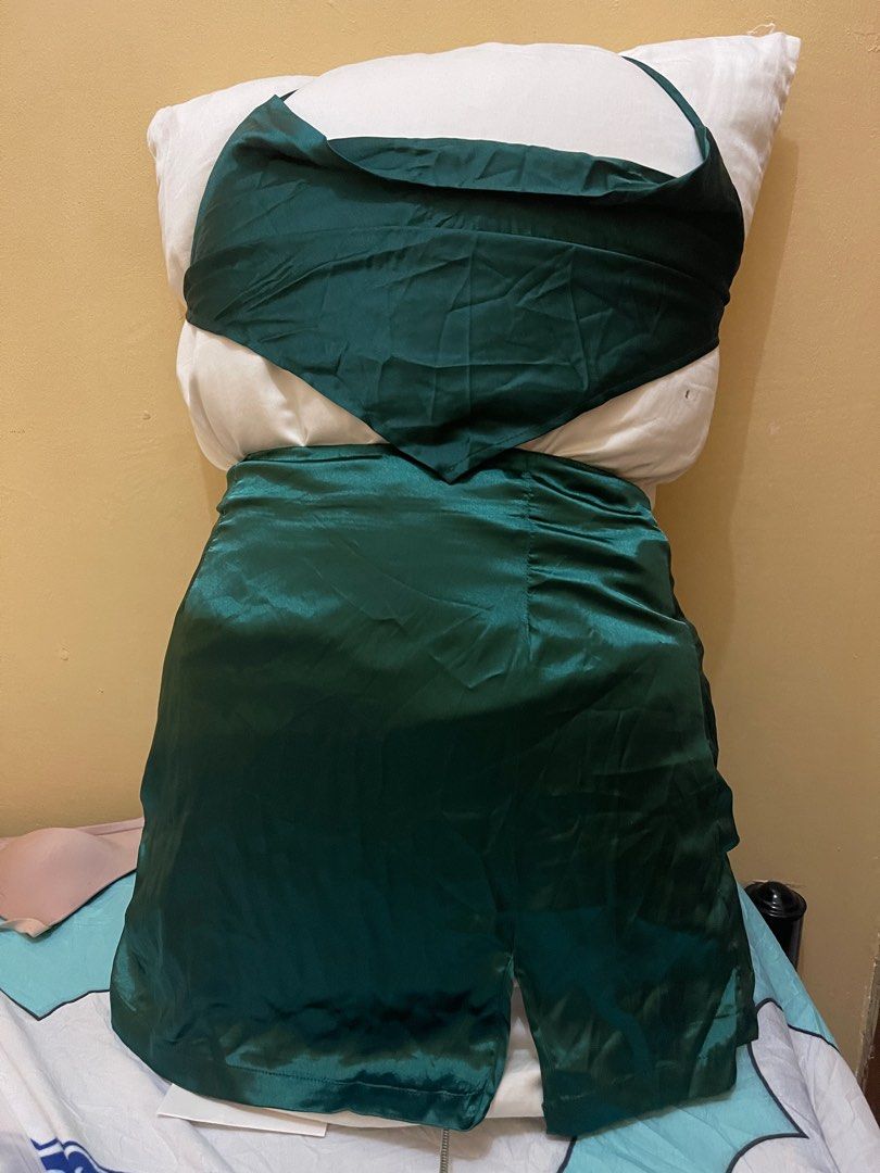 Silk sexy coordinates (Category: Sets or Coordinates) located in Pateros City. Submitted by aamorree (Listing ID 1210429783, Image 1). Description: Color: dark green Material: Silk Top: free size Backless Bottom Waist: 27-30 Length: mid tigh .