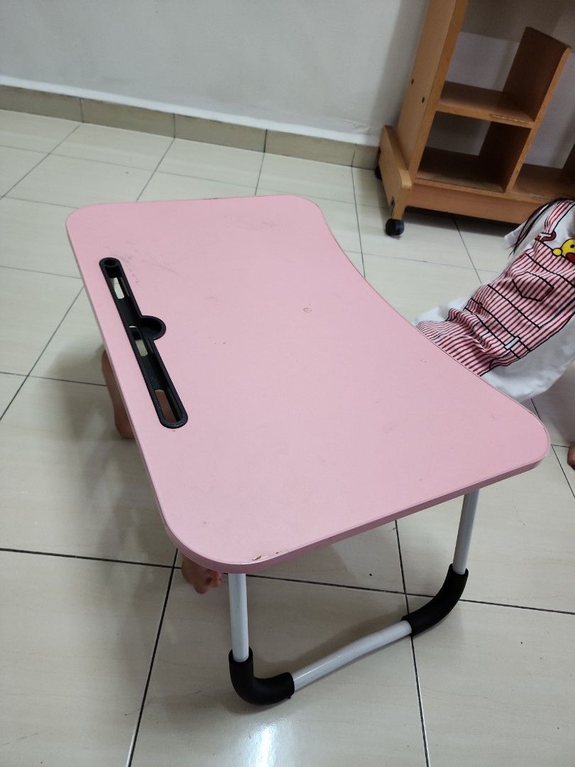 Small working table (Category: Other Home Furniture) located in Seri Kembangan. Submitted by hoolala88 (Listing ID 1210525933, Image 1). Description: .