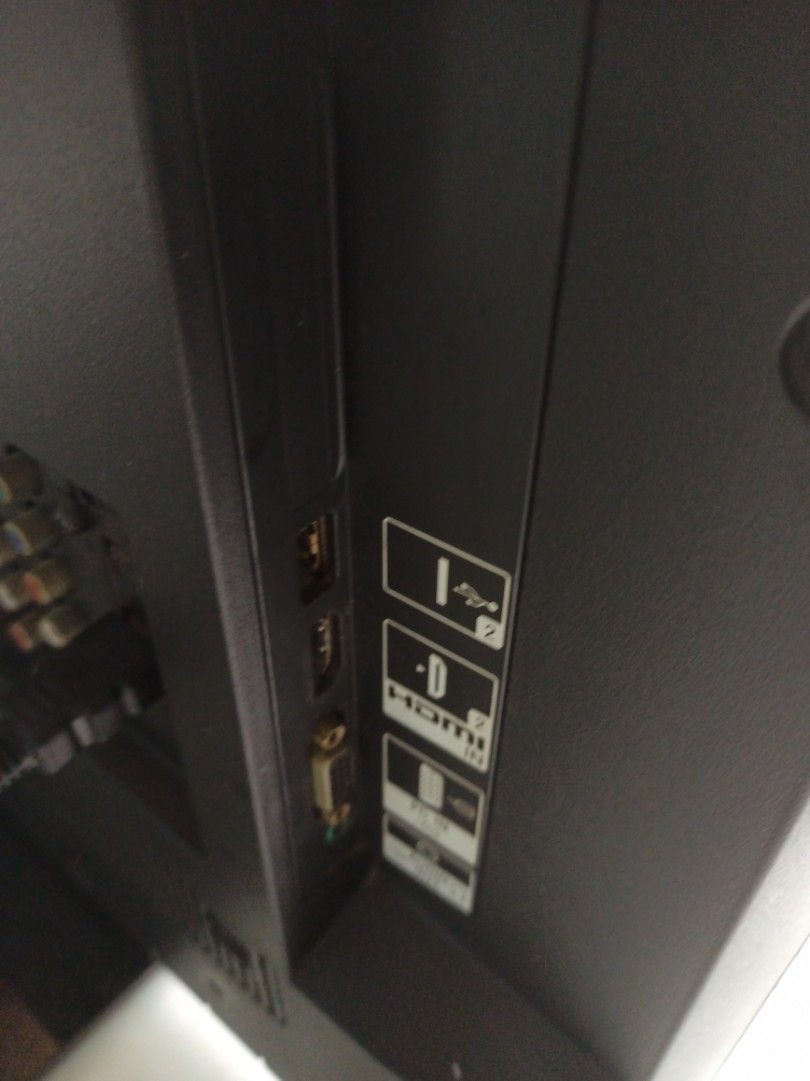 Sony bravia 32 inch LCD tv (NOT smart and pls read description), TV