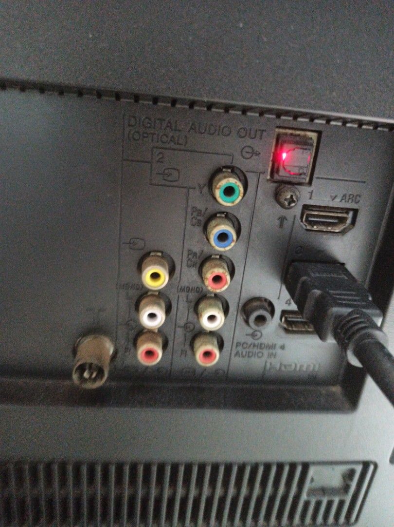 Sony bravia 32 inch LCD tv (NOT smart and pls read description), TV