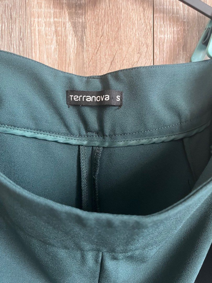 Terranova 3/4 pants (Category: Other Bottoms) located in Manila. Submitted by pasabuyfromkl (Listing ID 1210442130, Image 2). Description: Used once.