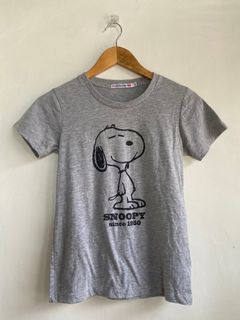 Uniqlo Snoopy gray shirt