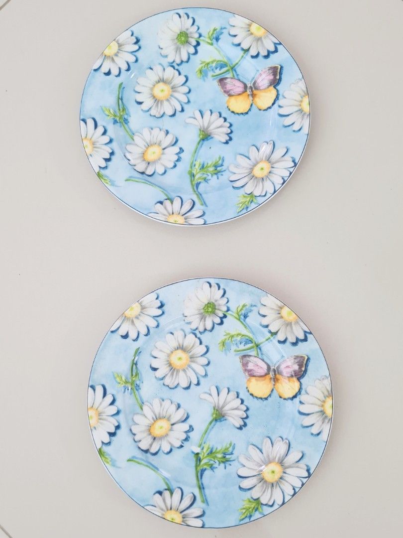 Vintage daisy butterfly plates, Furniture & Home Living, Kitchenware