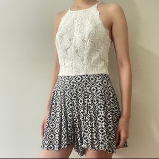 White Lace jumpsuit with zipper at the back