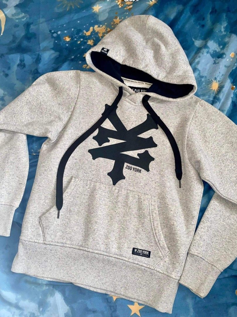 Zoo York Jacket (Category: Coats, Jackets and Outerwear) located in Santa Maria. Submitted by serenekai (Listing ID 1210468461, Image 1). Description: Zoo York Hoodie Jacket Light Gray Cotton Hoodie Extra Small on tag Width: 17" Length: 22" In very good condition Thick and comfy cloth material Logo graphic at chest See actual photos for reference RFS: Decluttering Bought in mall Original Price: Php 2,100 Mode of payment: Gcash Shipping fee to be 