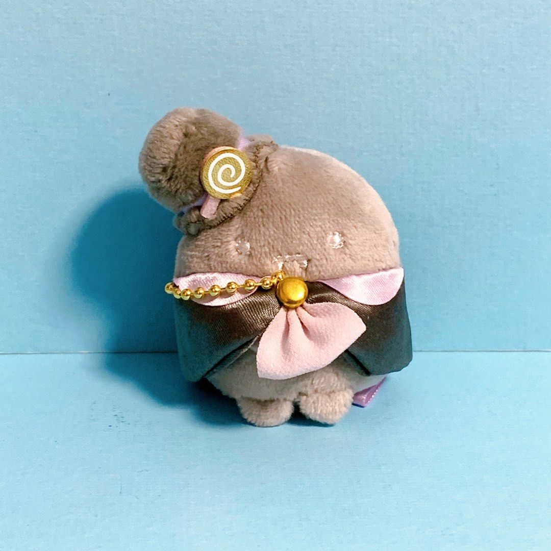 角落生物22年萬聖節系列手玉公仔 灰珍珠吸血鬼 興趣及遊戲 玩具 遊戲類 Carousell