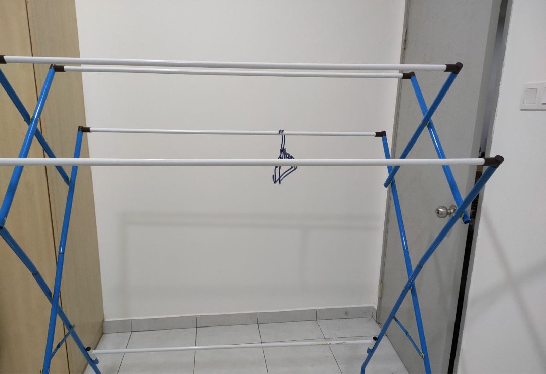 Ampaian baju jenama 3V, Furniture & Home Living, Home Improvement