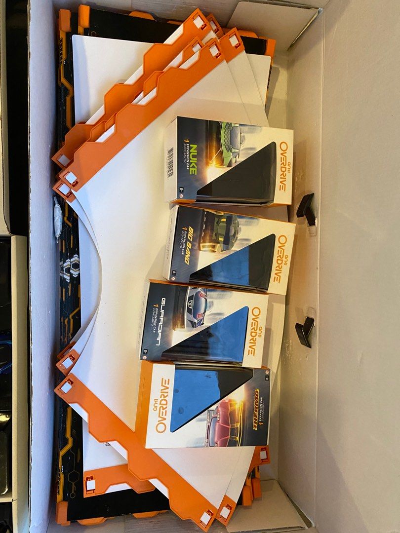 Anki overdrive starter set with 6 electric toy car compatible with app