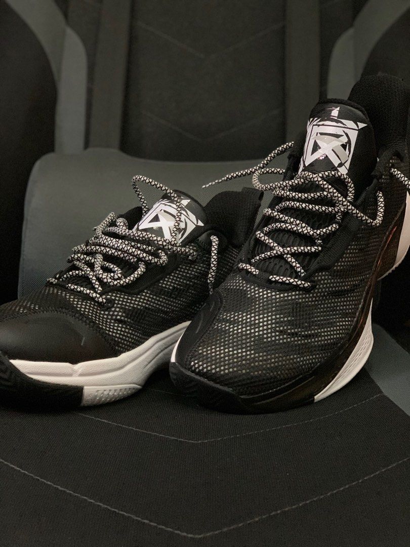 who wears anta shoes in the nba