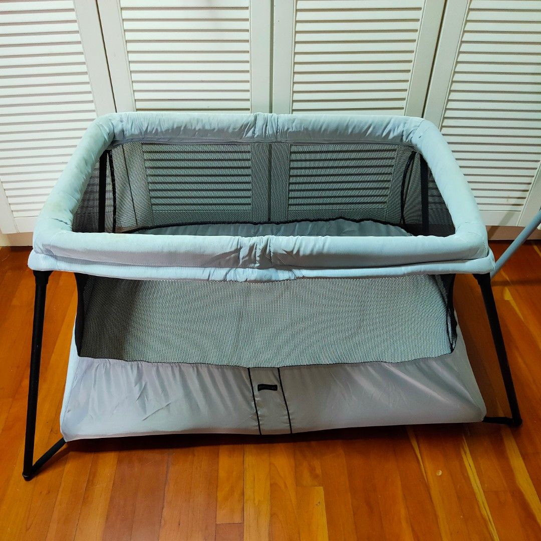 Baby bjorn best sale travel crib used