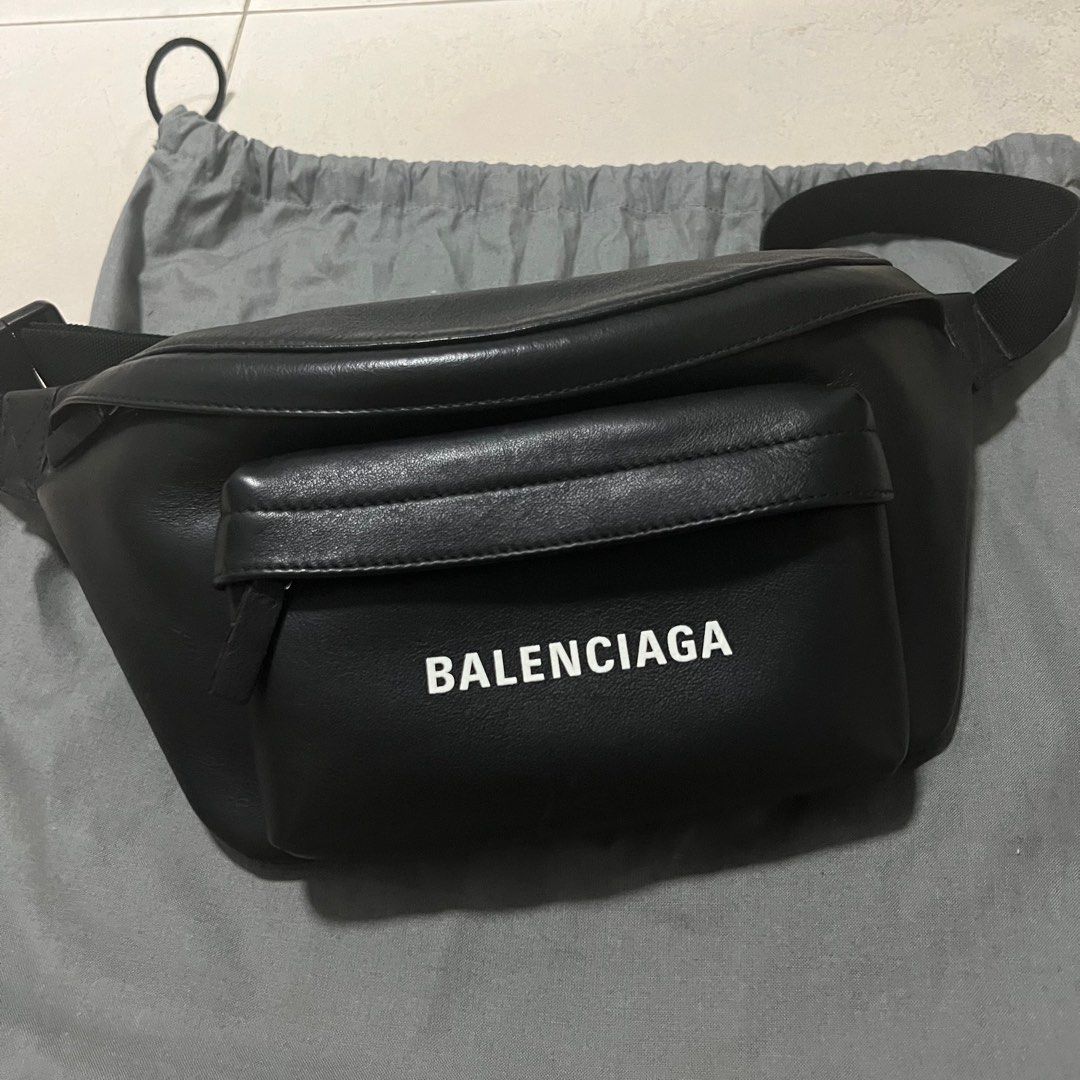 Balenciaga everyday belt bag top