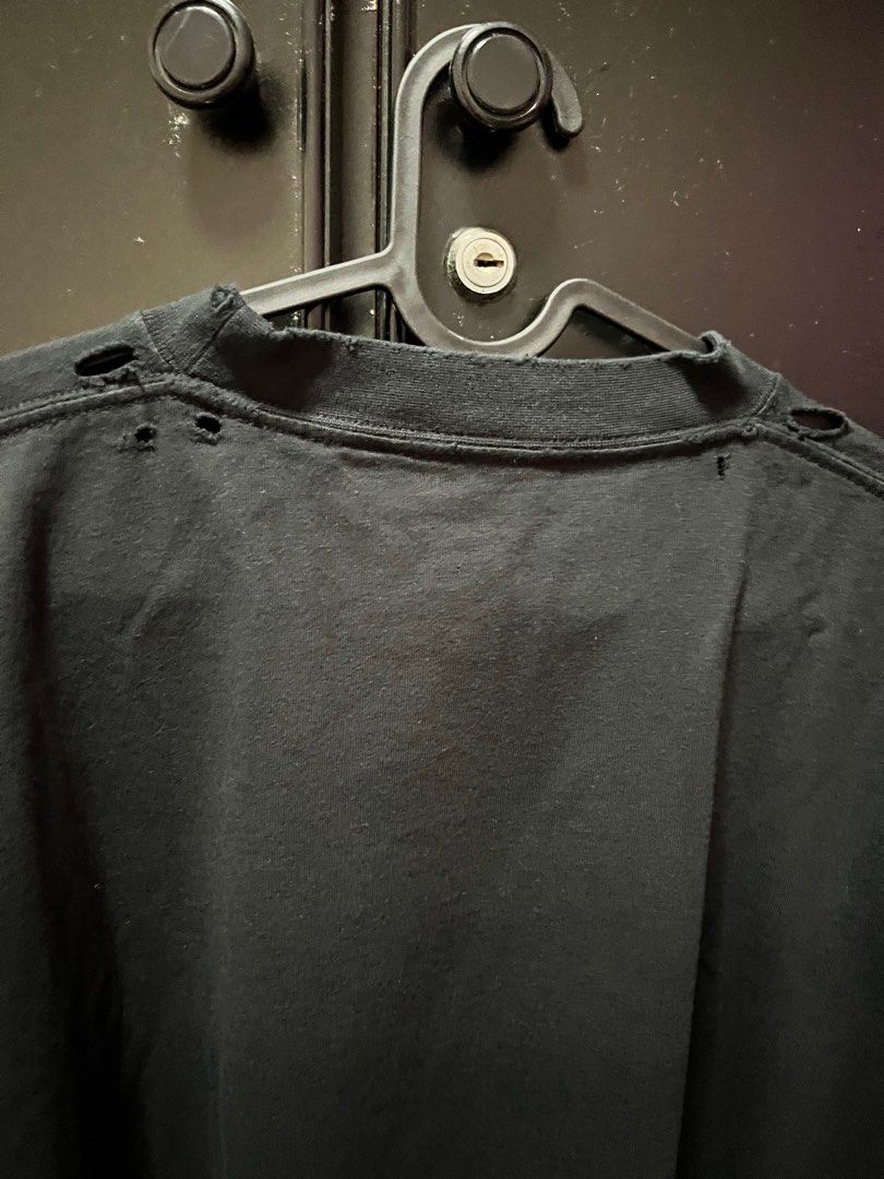 BALENCIAGA MEN'S METAL TSHIRT OVERSIZED IN BLACK, Men's Fashion, Tops