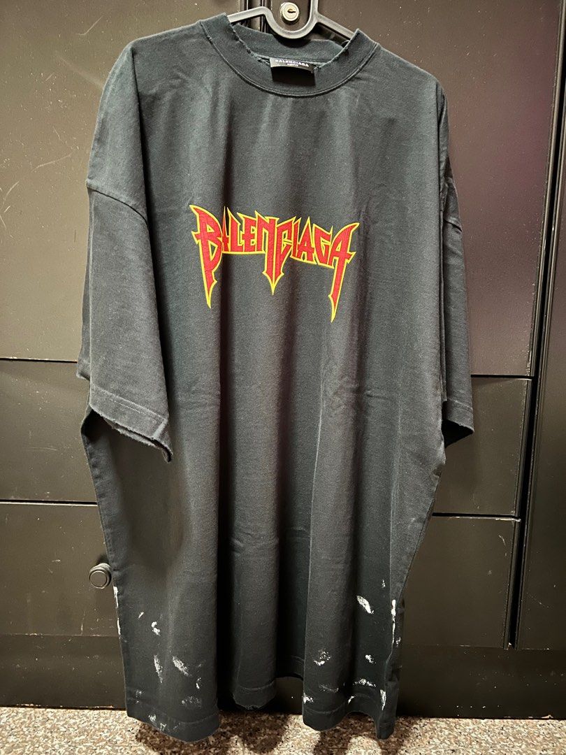 BALENCIAGA MEN'S METAL TSHIRT OVERSIZED IN BLACK, Men's Fashion, Tops