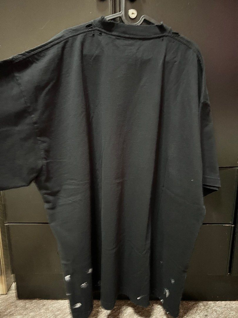 BALENCIAGA MEN'S METAL TSHIRT OVERSIZED IN BLACK, Men's Fashion, Tops